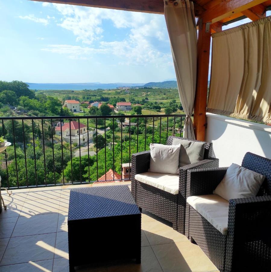 Apartment Cernesa Ražanac Eksteriør bilde