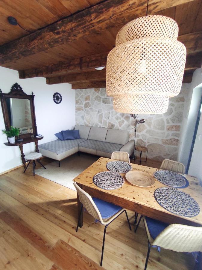 Apartment Cernesa Ražanac Eksteriør bilde