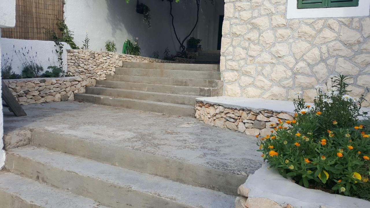 Apartment Cernesa Ražanac Eksteriør bilde