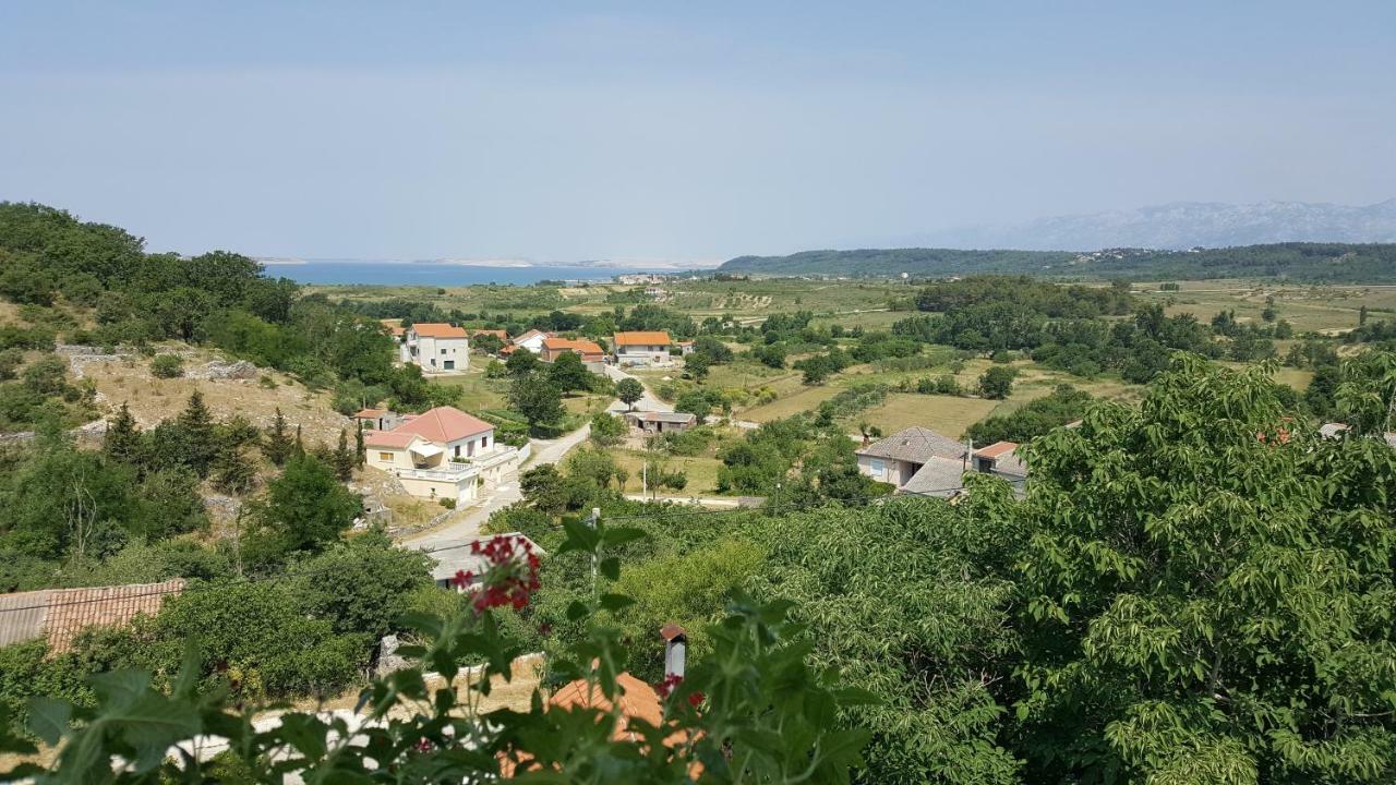 Apartment Cernesa Ražanac Eksteriør bilde