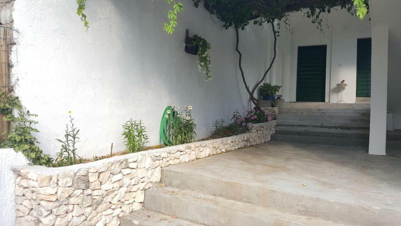 Apartment Cernesa Ražanac Eksteriør bilde