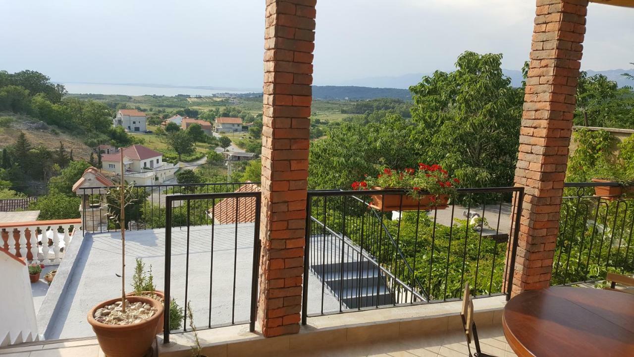 Apartment Cernesa Ražanac Eksteriør bilde