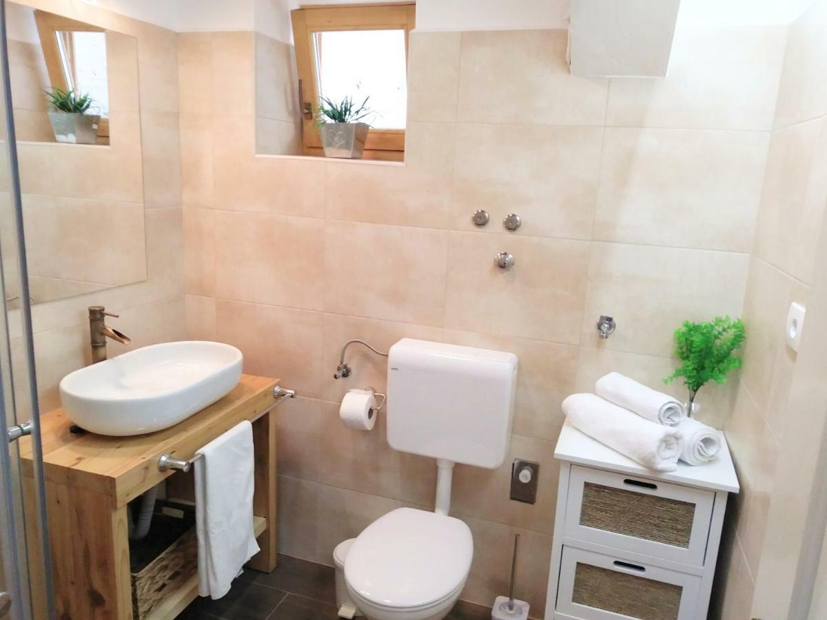 Apartment Cernesa Ražanac Eksteriør bilde
