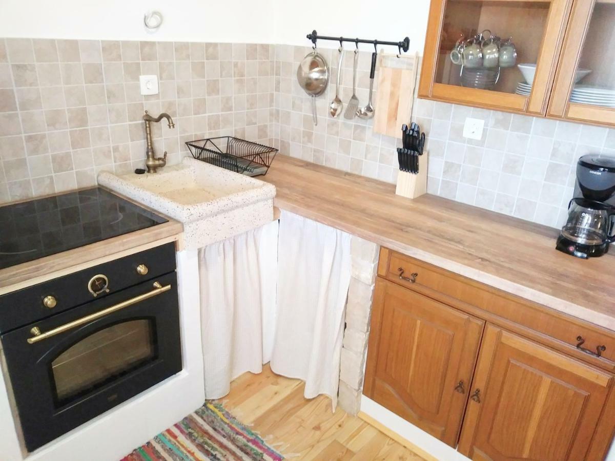 Apartment Cernesa Ražanac Eksteriør bilde