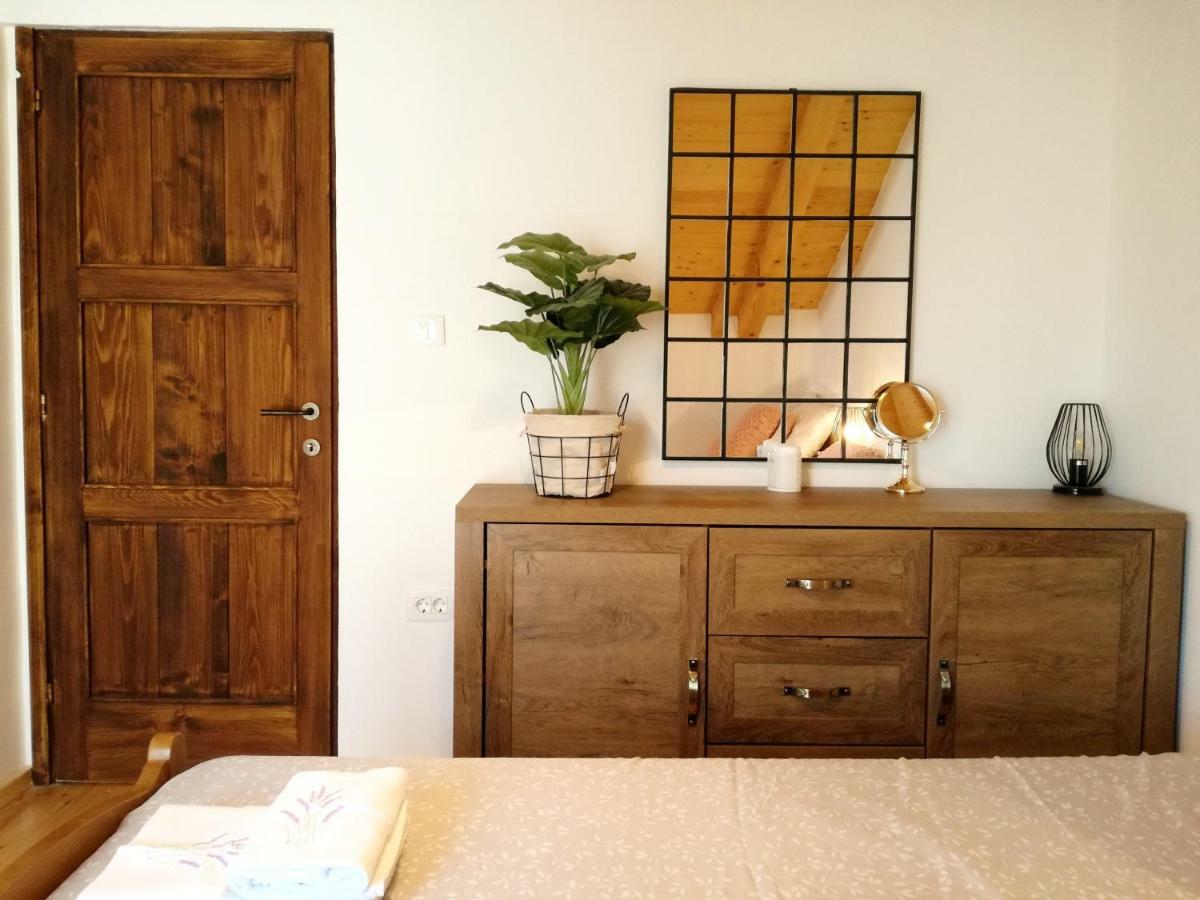Apartment Cernesa Ražanac Eksteriør bilde