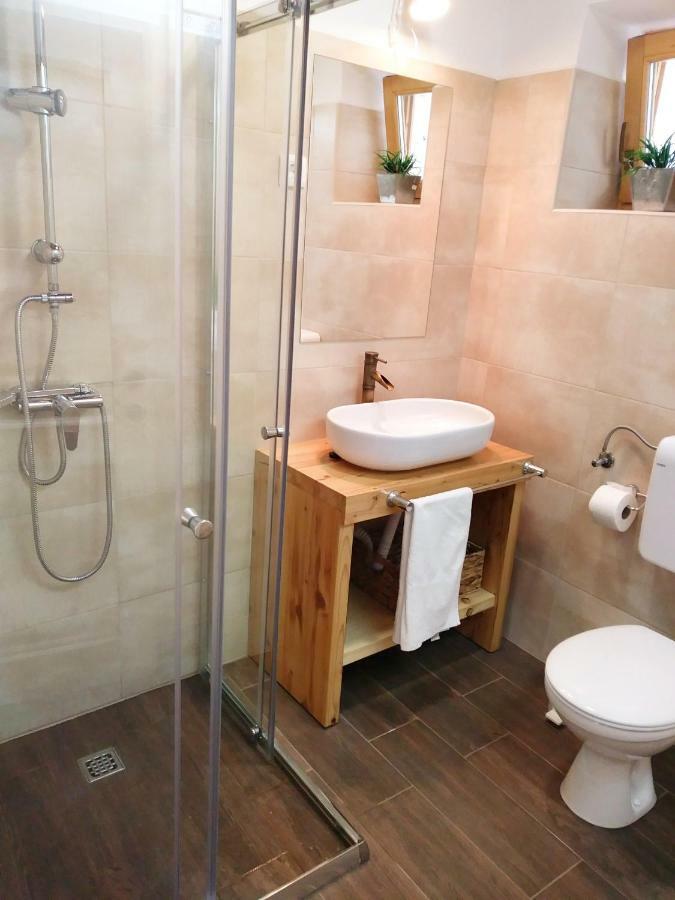 Apartment Cernesa Ražanac Eksteriør bilde