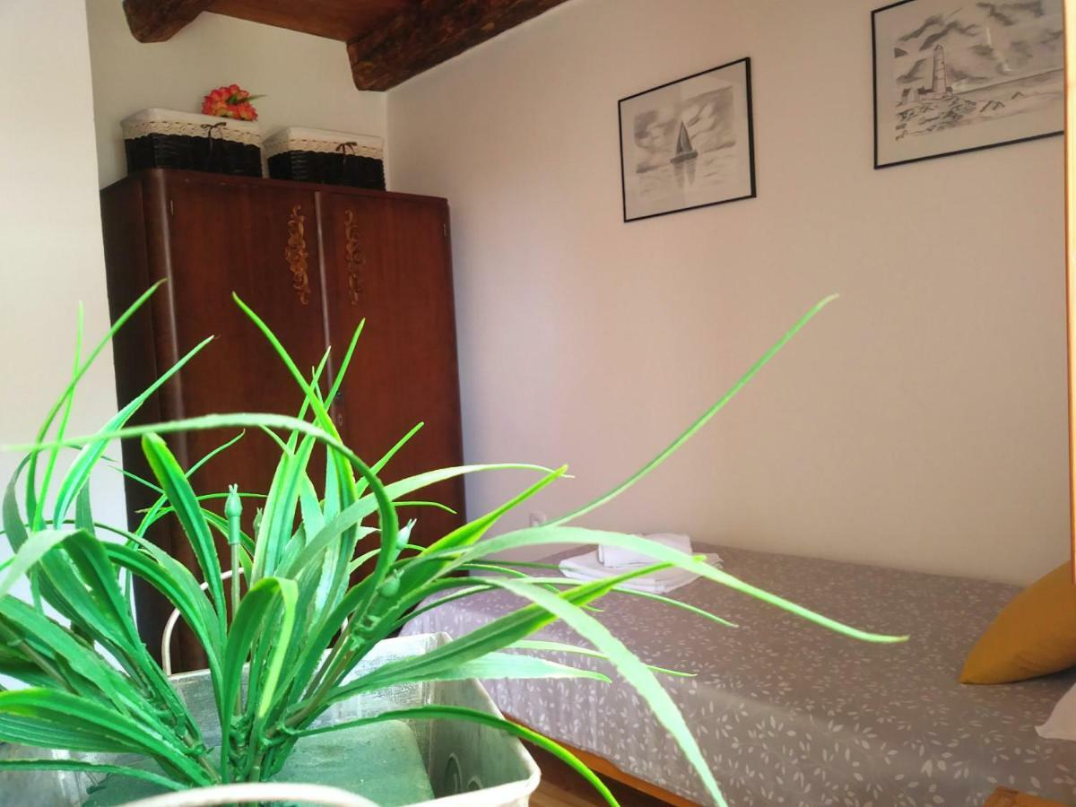 Apartment Cernesa Ražanac Eksteriør bilde