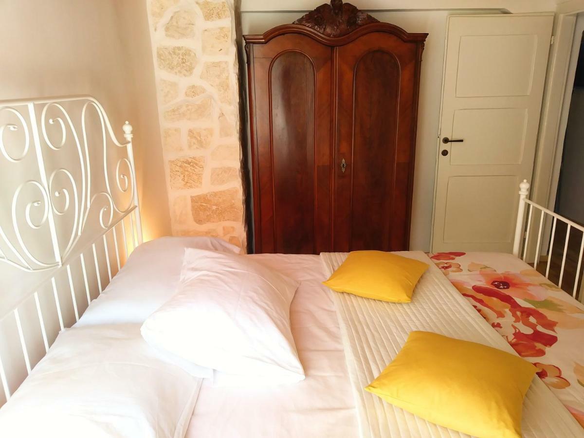 Apartment Cernesa Ražanac Eksteriør bilde